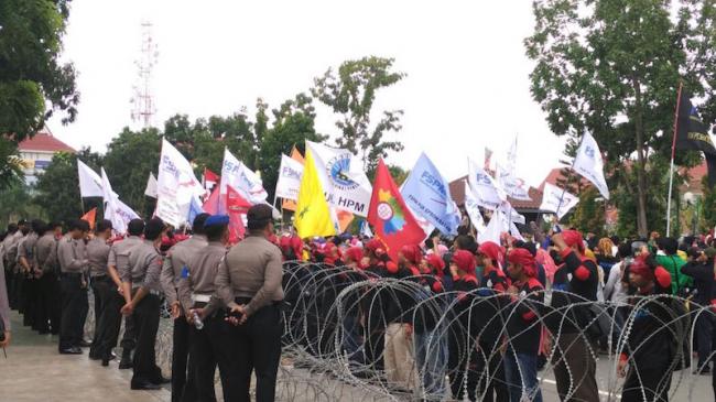 Buruh di Batam Desak Tetapkan Upah Minimum Sektoral
