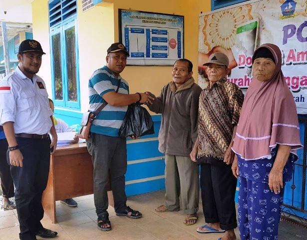 Dompet Amal Seilekop Salurkan Bingkisan Lebaran Bagi Warga Miskin