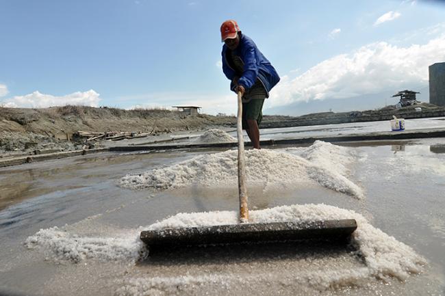 Harga Garam Naik 100 Persen, Karimun Pastikan Stok Mencukupi