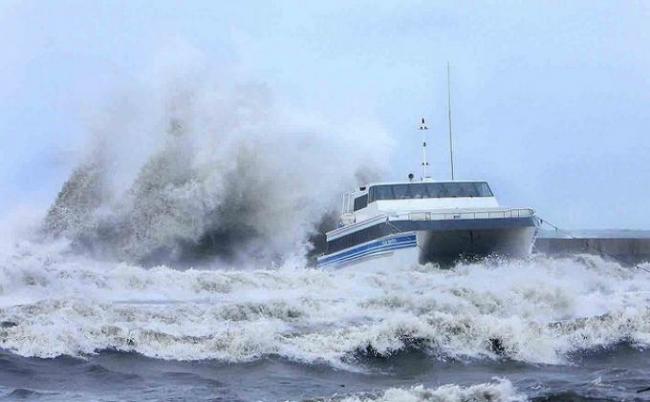 Gelombang Tinggi Ancam Perairan Natuna-Anambas