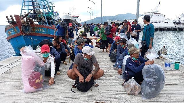 KRI Bung Tomo Sergap 7 Kapal Ikan Asing di Laut Natuna