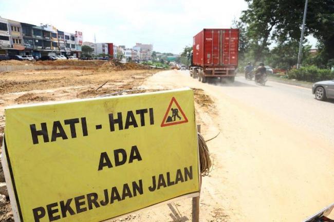 Jalan Kawasan Sei Panas Mulai Dilebarkan