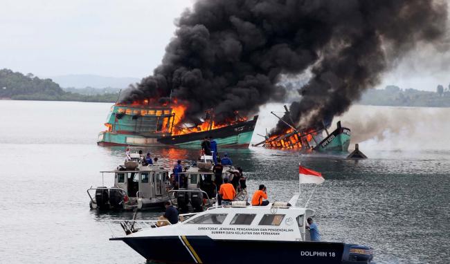 Hari Ini Susi Tenggelamkan Kapal Asal Negara Penjarah Ikan Indonesia