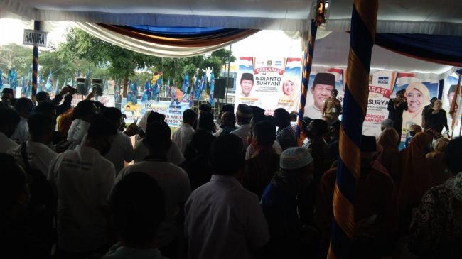 Hujan Bikin Partisipan Deklarasi INSANI Padati Tenda untuk Berteduh