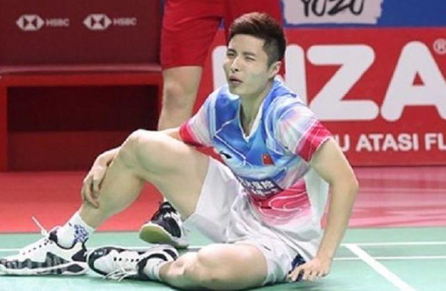 Raksasa Bulutangkis China Terkapar Kesakitan di Senayan