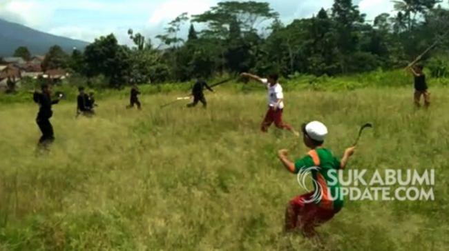 Siswa SD di Sukabumi Bawa Celurit saat Tawuran 