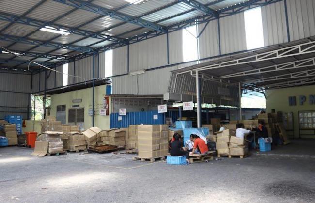 Karyawan PT Hantong  Berlebaran di Lokasi Perusahaan 
