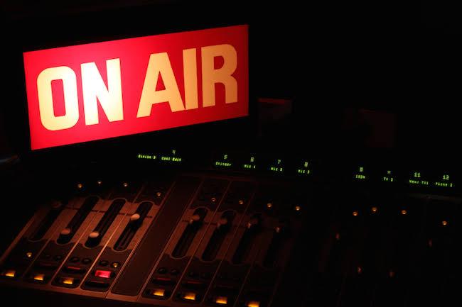 Beban Listrik Tinggi, Siaran Lokal Kalah Saing dengan Radio Luar Negeri