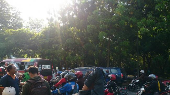 Macet Parah di Temenggung Abdul Jamal, Pengendara Terjebak Hingga 2 Jam