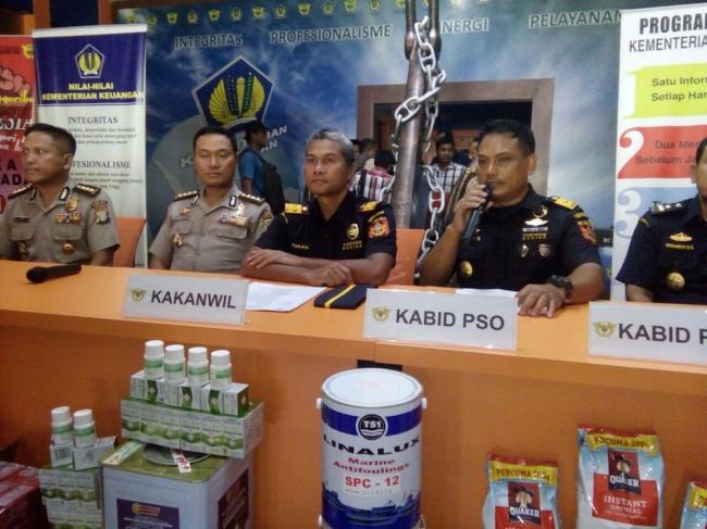 Tangkap Kapal Penyelundup, DJBC Kepri Temukan Sabu-sabu 1 Kg di Paralon