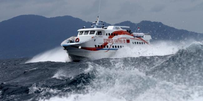 BMKG Imbau Warga Karimun Hati-hati Gelombang Tinggi di Laut