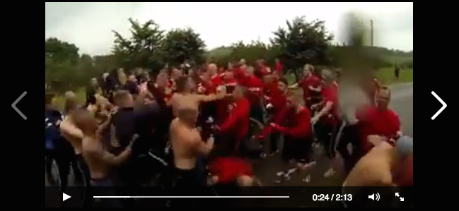 Video Tawuran Sportif Antar Geng Bule. Tak Perlu Batu, Cukup Tangan Kosong