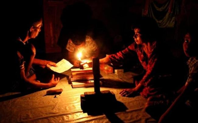 Mesin Pembangkit Desa Rusak, Satu Bulan Warga Numbing Gelap-gelapan