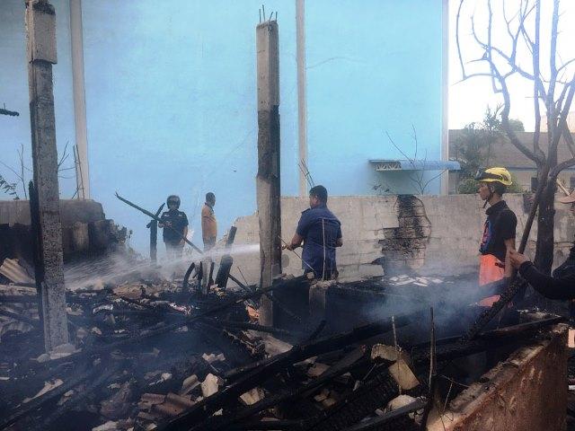 Rumah Penjaga Masjid di Bengkong Polisi Luluh Lantak Terbakar