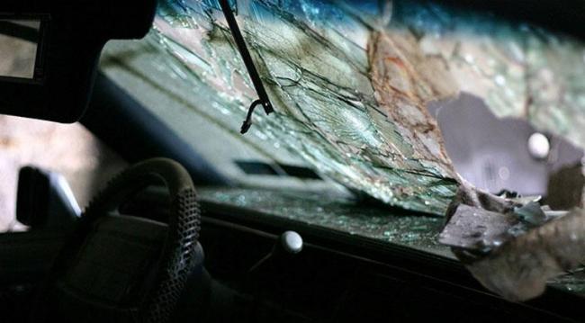 Pengemudi Luka-luka, Mobil Box Saling Tabrak di Tikungan Ceruk Ijuk
