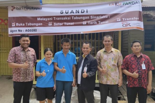 BRK Capem Daik Lingga Buka Akses Perbankan di Pulau Rejai Lewat Program Laku Pandai