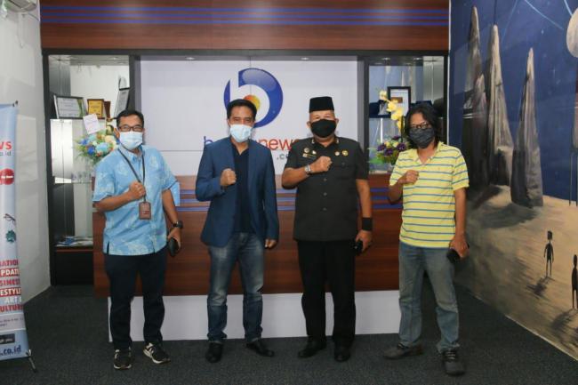 Pjs Wali Kota Batam Syamsul Bahrum Kunjungi Batamnews Diskusi Pilkada dan Covid