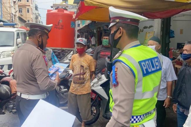 Polres Tanjungpinang Bagikan Masker hingga Sosialisasi Prokes Lewat Ops Zebra