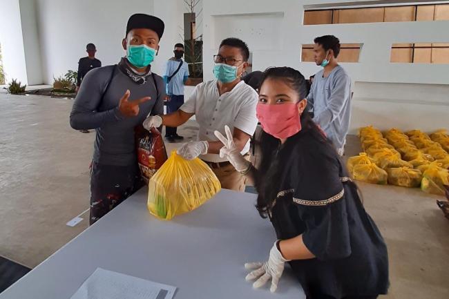 Treasure Bay Bintan Salurkan Sembako ke Para Staf di Masa Sulit Covid-19