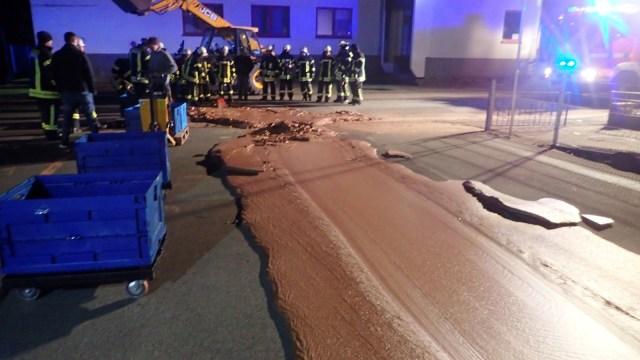 Satu Ton Lelehan Cokelat Banjiri Jalanan Kota di Jerman