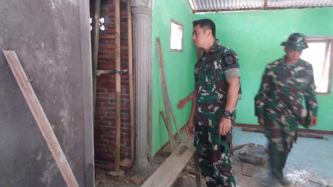 Dandim Meninjau Pengerjaan Rehab Bagian Dalam Mushola Al Amiin