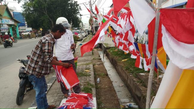 Jual Bendera di Karimun, Pria Asal Bekasi Raup Omzet Jutaan Rupiah