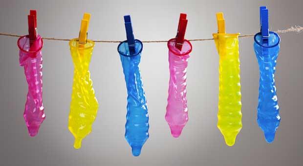 Prostitusi Online di Batam Digerebek, Polisi Sita 9 Biji Kondom