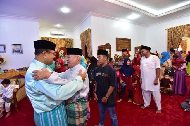 Open House Aunur Rafiq Diserbu Warga 