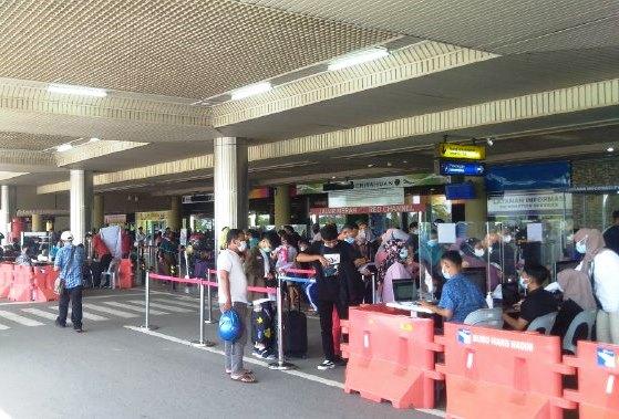 To Prevent the Homecoming Ban, Migrants in Batam Return Home Early