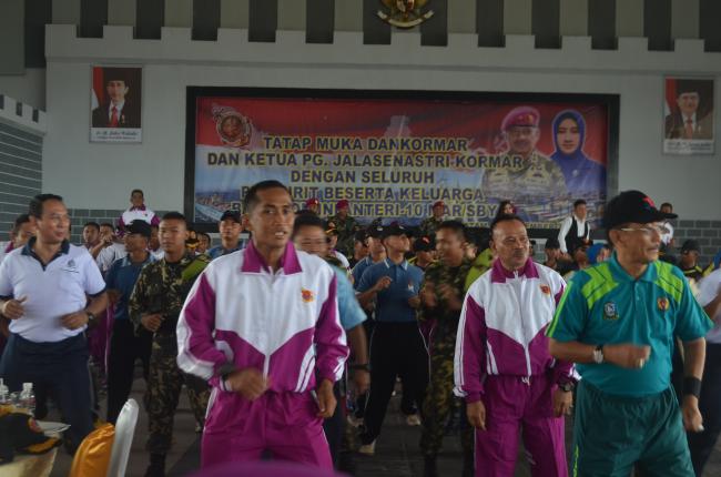 Ketika Komandan Yonif Marinir Nioko Menari Poco-poco, Begini Penampakannya