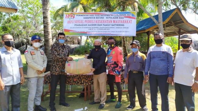 Unsur Pers Natuna Bagikan Ribuan Masker di HPN ke-75