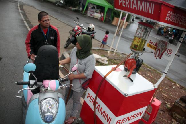 Penjual Bensin dengan Pompa Khusus Mulai Marak di Batam