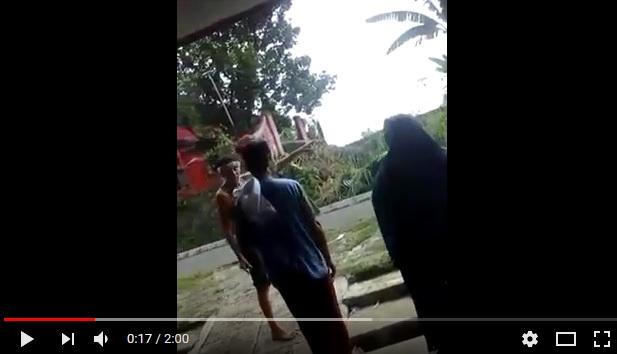 Video: Bule Ini Marah-marah, Salawatan di Musala Dikira Karaoke