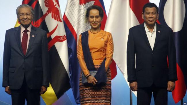 Mahathir Kecam Keras Suu Kyi Soal Penanganan Krisis Rohingya