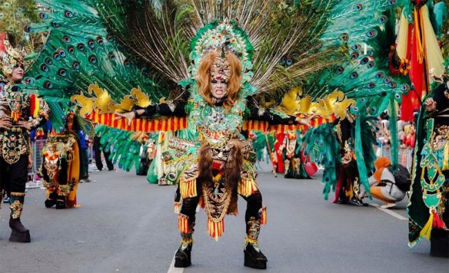 Spektakuler, Ribuan Orang Tonton Parade Asian Games 2018
