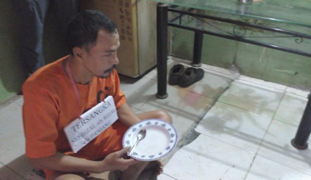  Syafrizal Lakukan Reka Ulang Pembunuhan Istri di Rumahnya