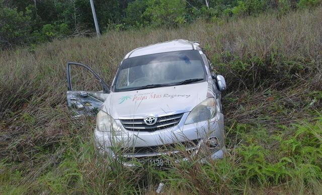 Mobil Avanza dan Xenia Tabrakan, 4 Penumpang Luka-luka