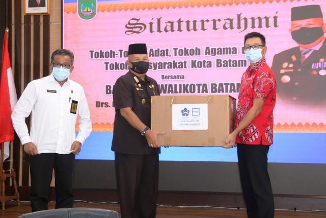 PSMTI dan Apindo Serahkan Bantuan 1.550 Alat Rapid Tes dan Hazmat