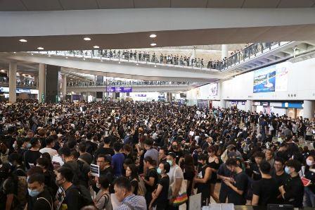 Demonstran Duduki Bandara, Hong Kong Batalkan Seluruh Penerbangan