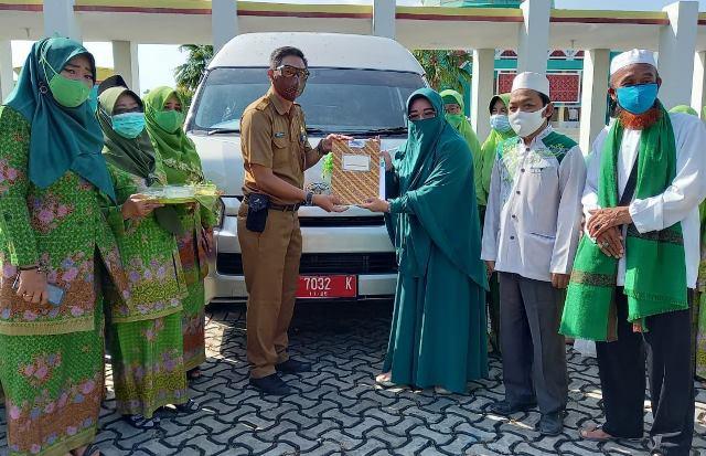 Muslimat NU Terima Hibah Minibus dari Pemkab Karimun