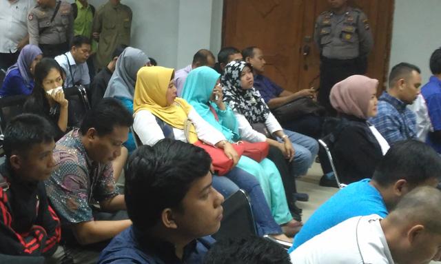 Ibunda Dian Milenia Terus Menangis Menanti Vonis Wardiaman