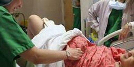 Mantap, Aksi Dokter Ini Selamatkan Bayi `Lompat` dari Rahim Ibu saat Dilahirkan