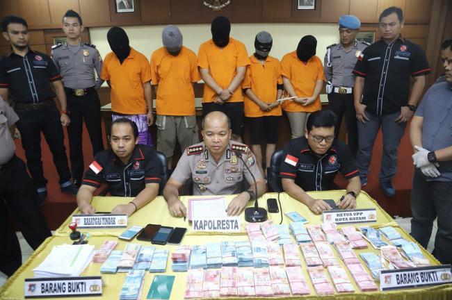 Akhirnya Berkas Kasus OTT SMPN 10 Masuk Tahap 1