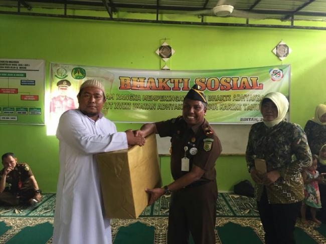 Kejari Bintan Beri Bantuan ke Panti Asuhan 