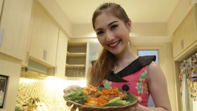 Puput Carolina Laporkan Nikita Mirzani ke Polisi, Ada Apa?