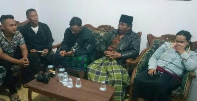 Bidan Desa Digerebek Warga Saat Berduaan dengan Oknum Polisi 