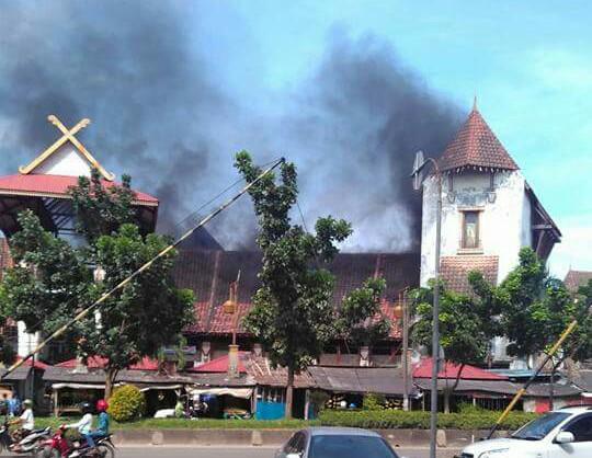 Sumber Asap Hitam di Pasar Induk Jodoh dari Pembakaran Ban