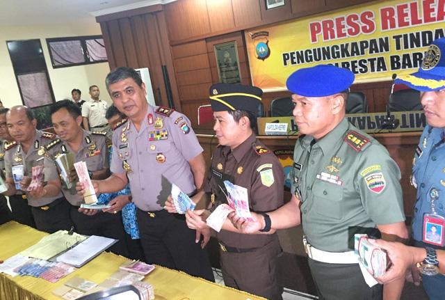 Tim Saber Pungli Temukan Brangkas Penuh Uang di Kantor ASDP Punggur