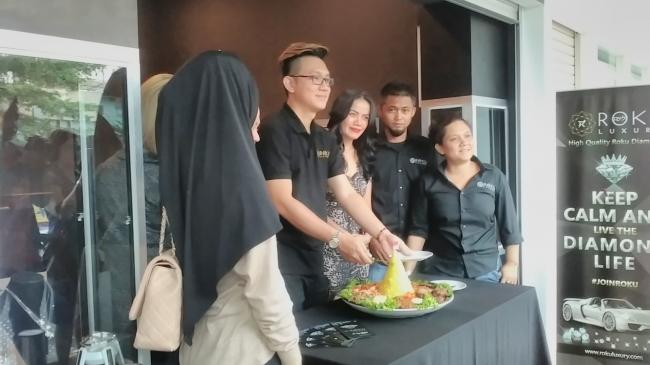 Beli Berlian di Roku Diamond Batam Bisa Melalui Online