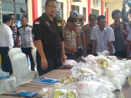 Polisi Pampang Ratusan Kilogram Sabu Asal Malaysia di Mapolres Bintan